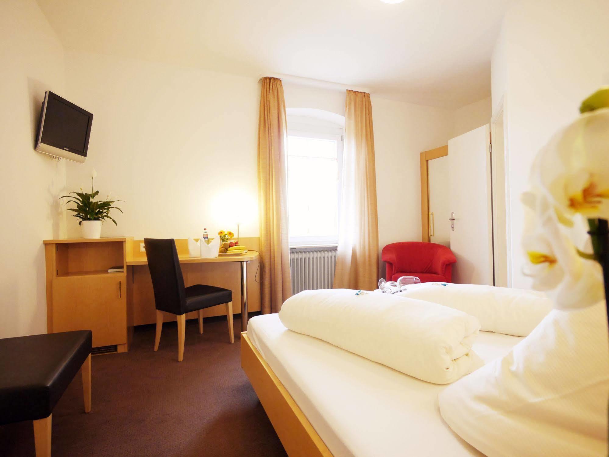 Kreuz-Post Hotel-Restaurant-Spa 보츠부르크 외부 사진