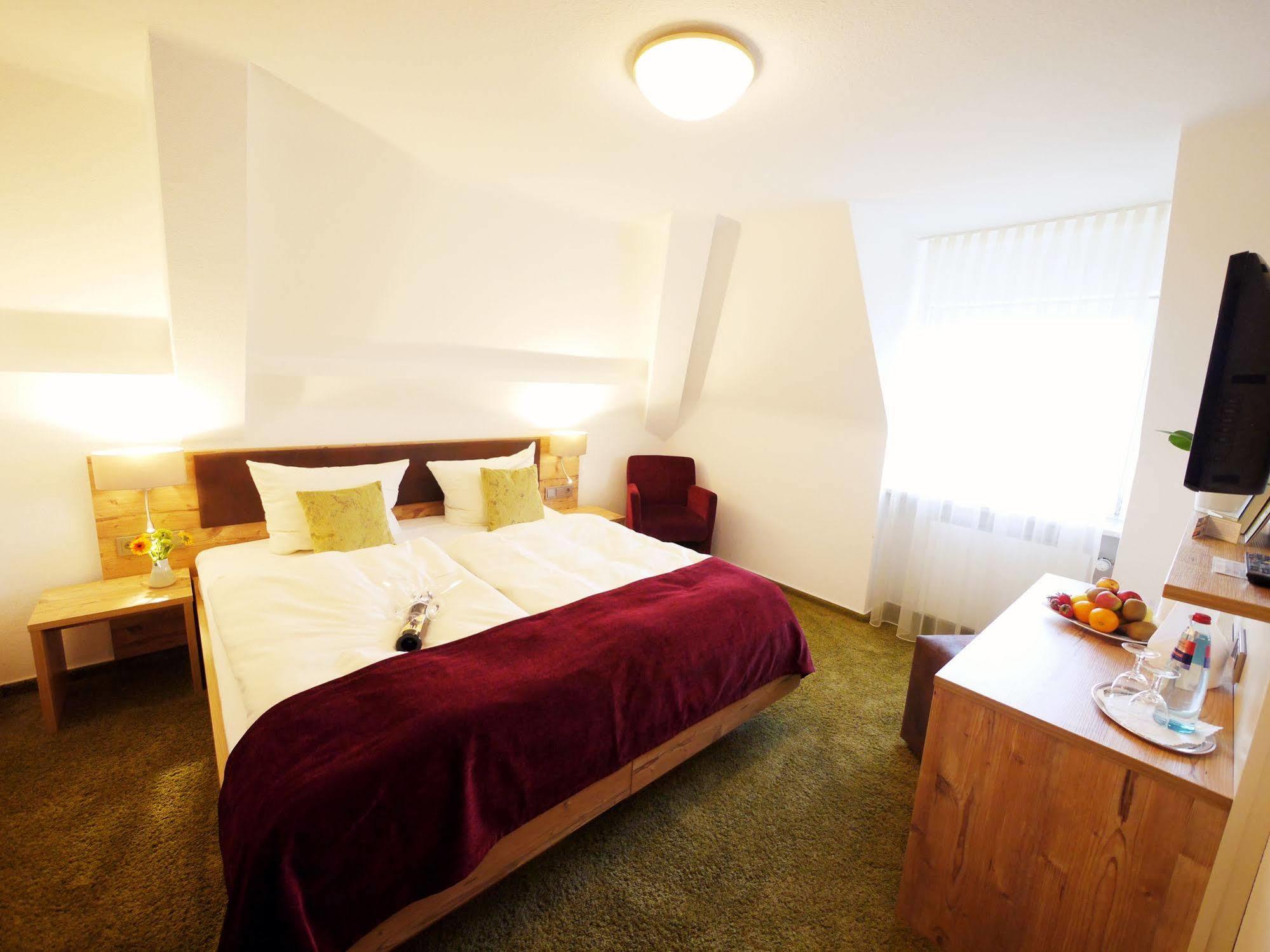 Kreuz-Post Hotel-Restaurant-Spa 보츠부르크 외부 사진